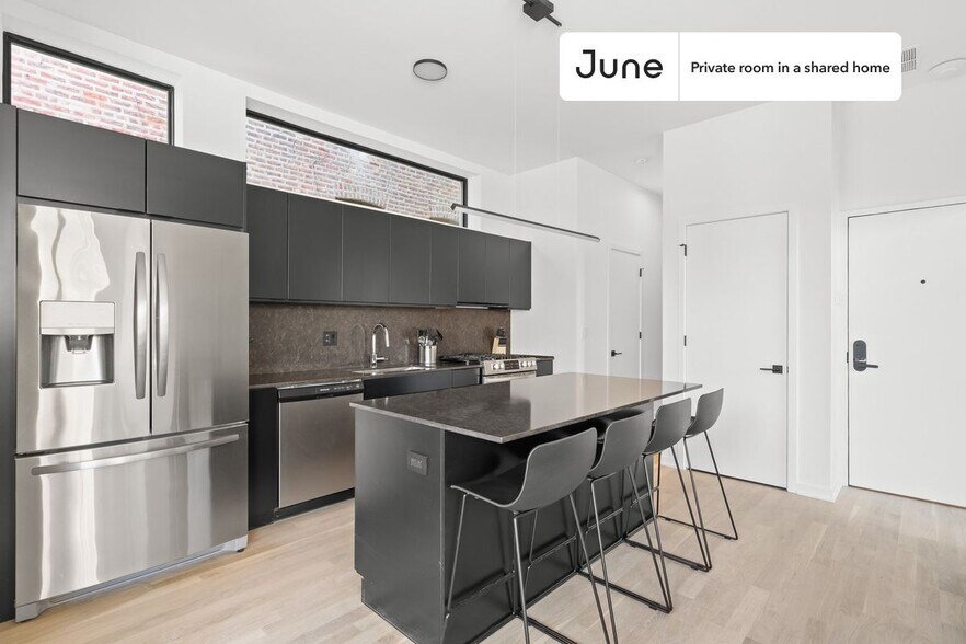 Building Photo - Private bedroom in 4 bed/3.5 bath Home