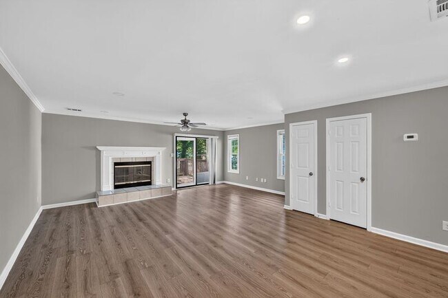 Building Photo - 138 Springstead Ct SW