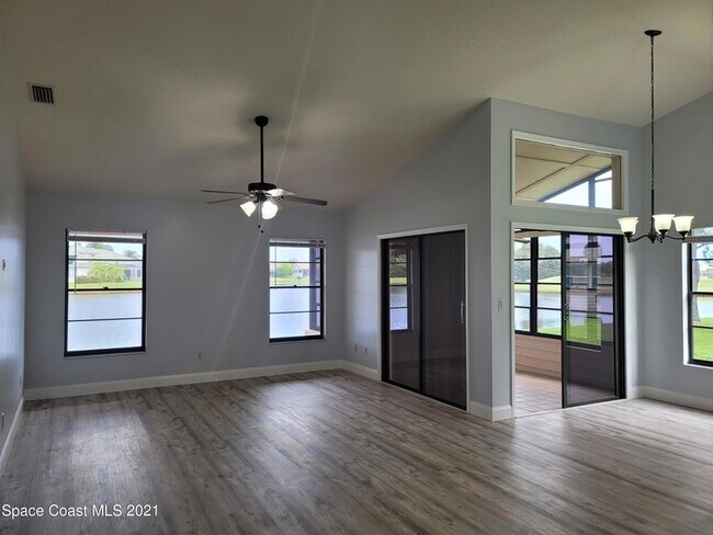 Building Photo - 912 Ridge Lake Dr