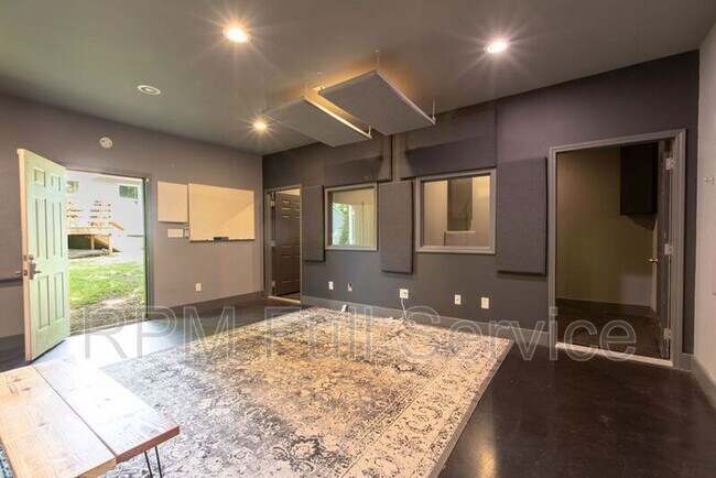Building Photo - 335A Edith Ave