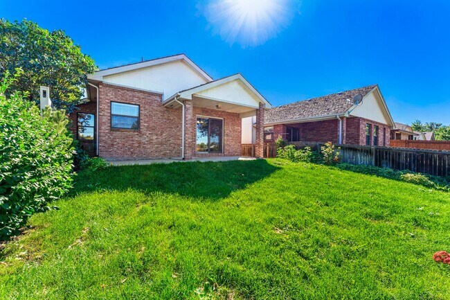 Building Photo - Spacious Home with Central AC and Gas Fire...