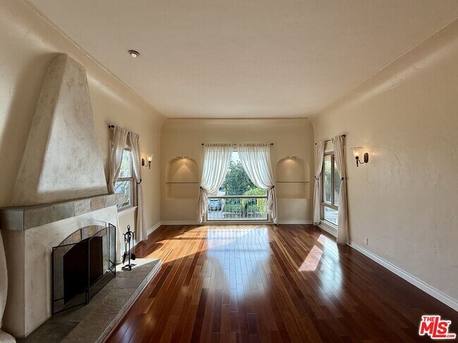 Building Photo - 1227 Ridgeley Dr