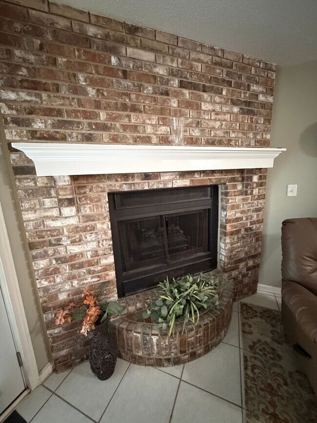 Building Photo - Coastal Living in the Heart of Destin