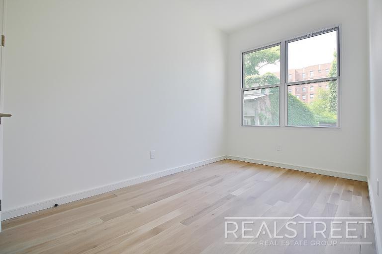 Building Photo - NEW! 3 Bed 2 BA Duplex with Garden in PLG!