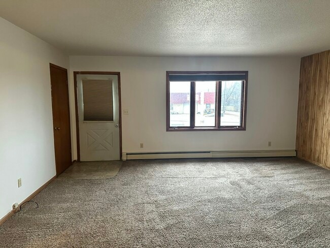 Building Photo - 1901 Elm Ave