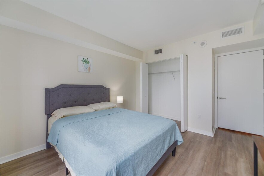 Building Photo - 31 SE 6th St