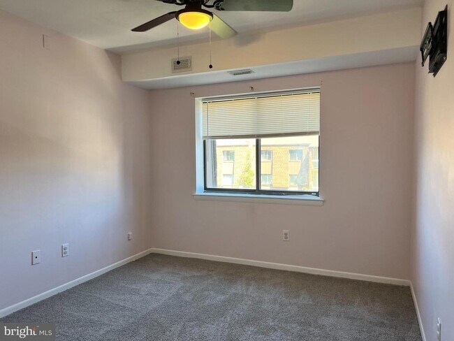 Building Photo - 60202 Delaire Landing Rd