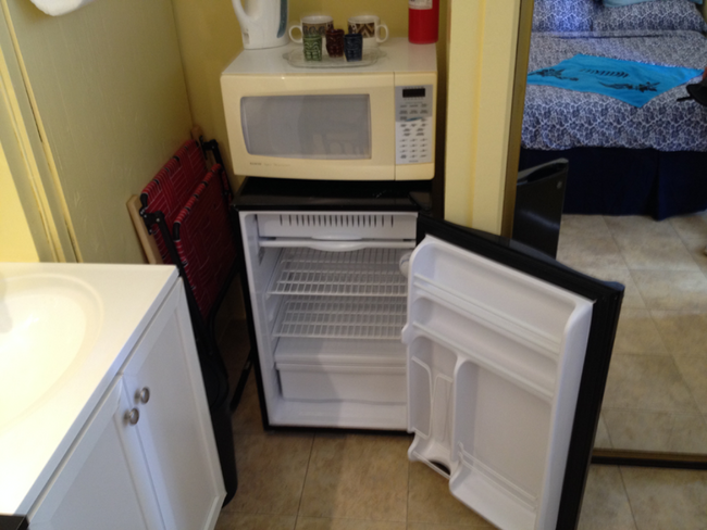 Minifridge, Microwave, Hot water kettle - 2421 Ala Wai Blvd