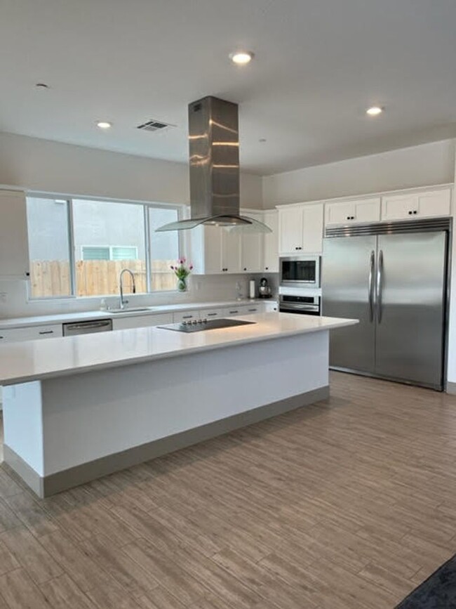 Building Photo - Foothill Perfection with Solar + EV car ch...