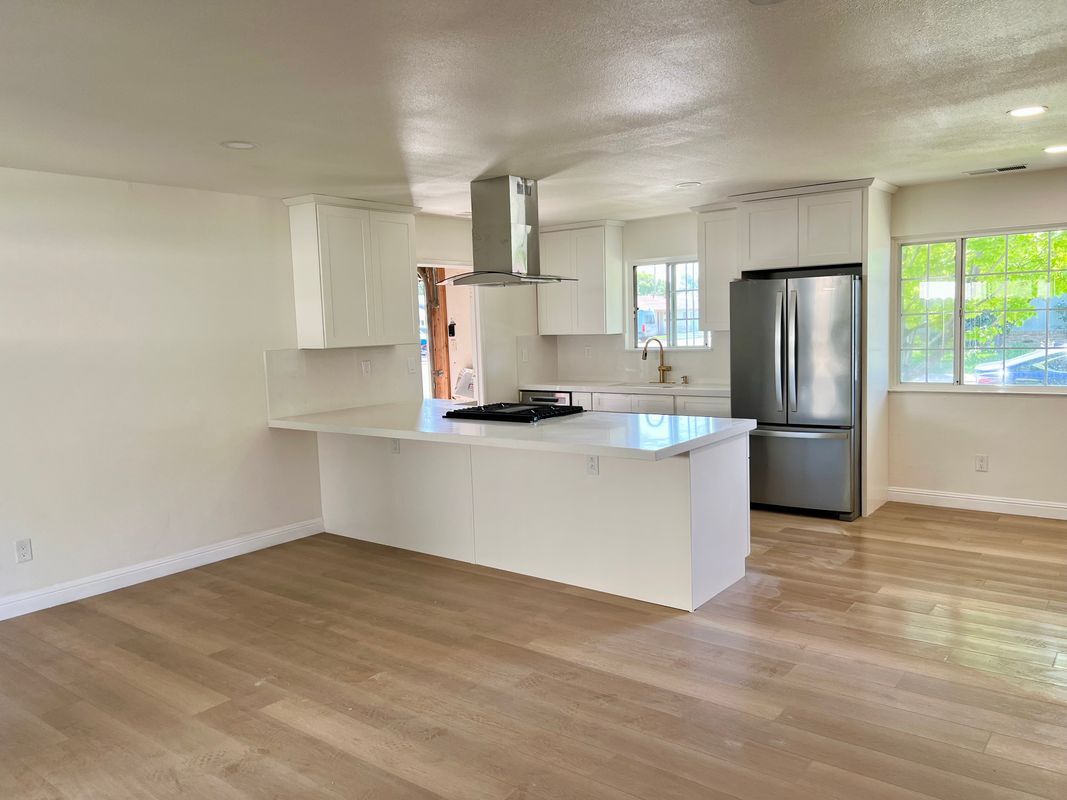 Building Photo - 618 Madsen Dr
