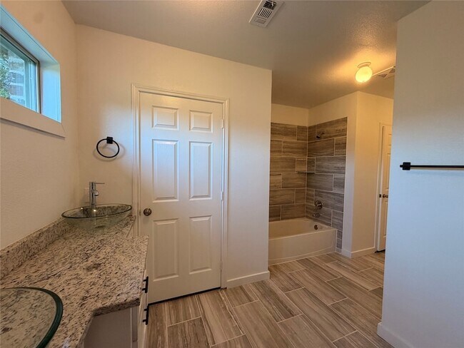 Building Photo - 109 Pecan Cir