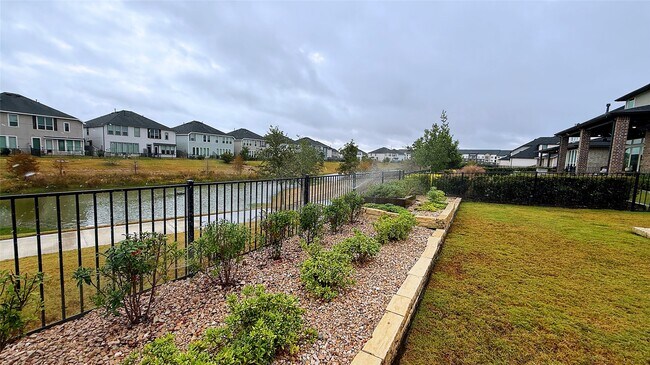 Building Photo - 5603 Logan Ridge Ln