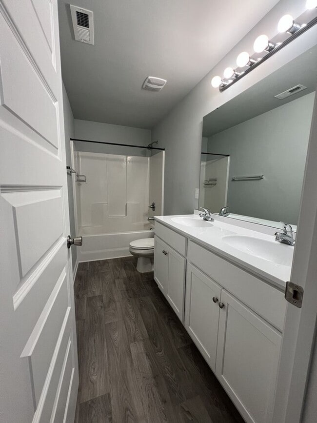 Building Photo - Townhome in Holly Ridge!!