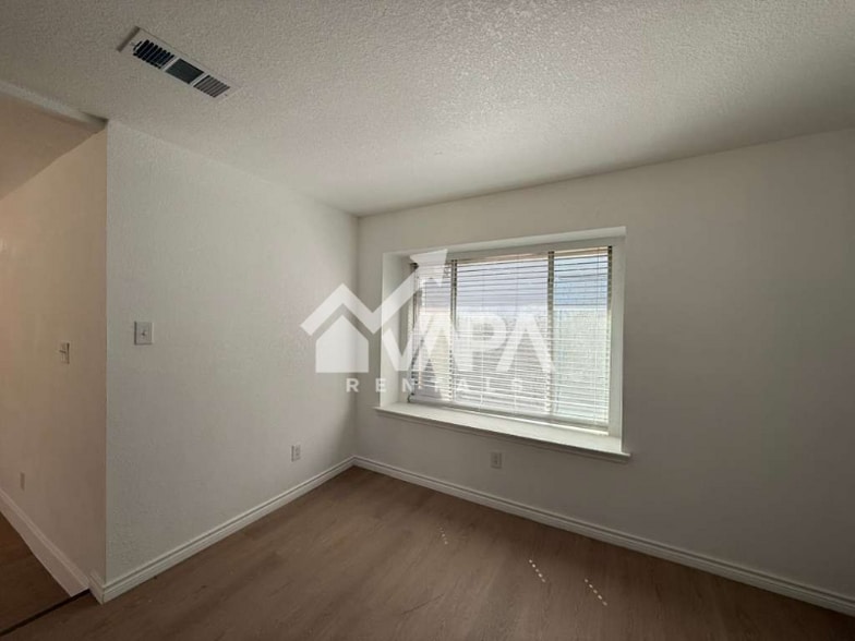 Building Photo - 3616 Candlernoll Cir