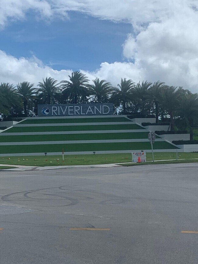 Building Photo - 11643 SW Moon River Way