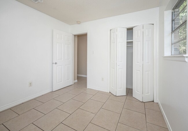 Building Photo - 3 Bedroom 1.5 Bath Home in Gautier!