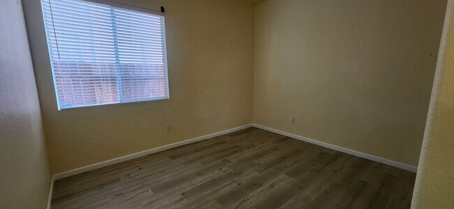 Building Photo - Large single story 4bd/3bath home in Elk Grove!!!