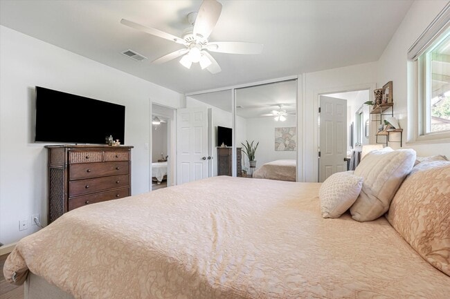 Building Photo - Freshly Renovated, End Unit Town-House Ava...