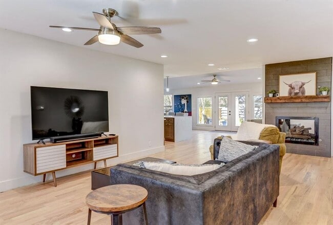 Building Photo - 7002 Whispering Oaks Dr