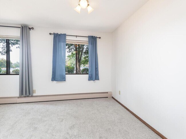 Building Photo - 4101 Parklawn Ave