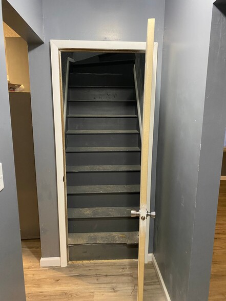 Building Photo - 716 E Stanford Ave