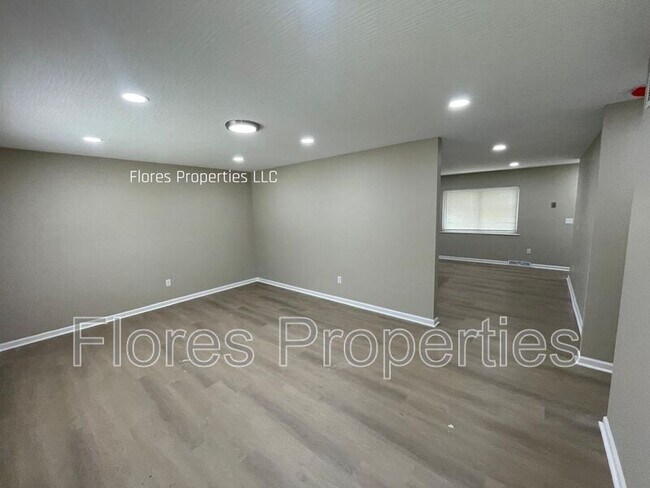 Building Photo - 2561 Milverton Way