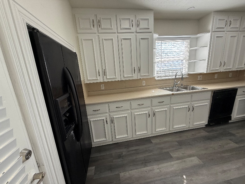 Building Photo - 116 W Park Row Dr