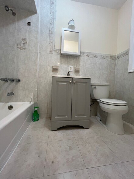 Building Photo - 93 W 33rd St