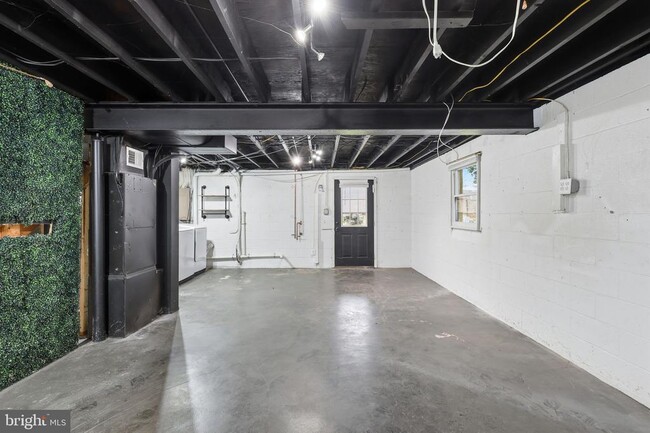 Building Photo - 405 Willow Lawn Dr