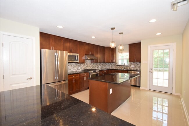 Building Photo - 8434 Bluegate St