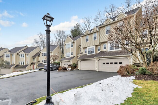 Building Photo - 180 Governor Trumbull Way