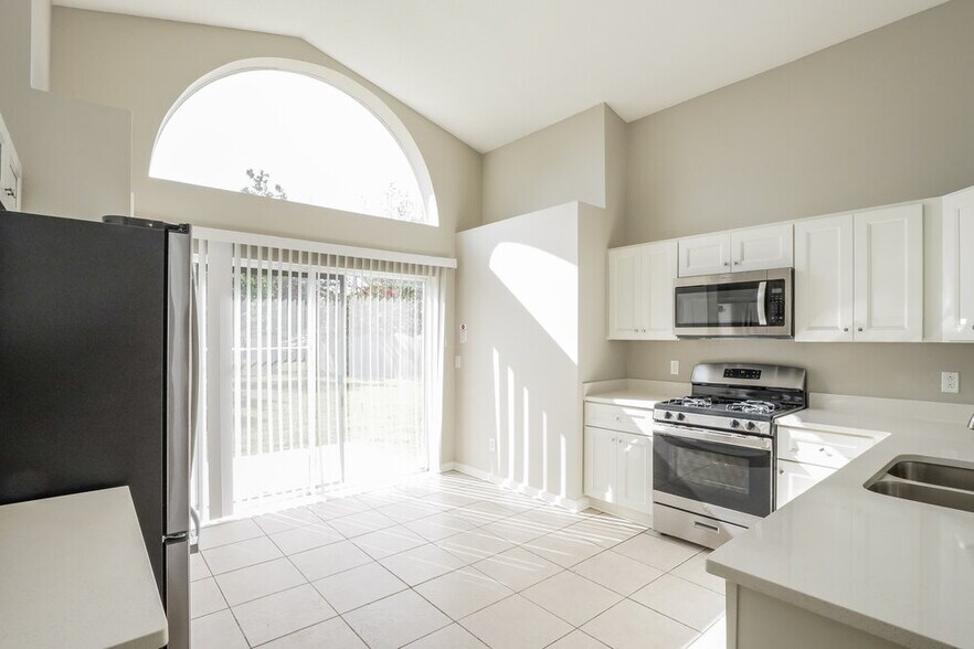 Building Photo - 6859 Bouganvillea Crescent Dr