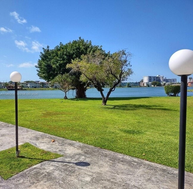 Building Photo - 1690 NE 191st St