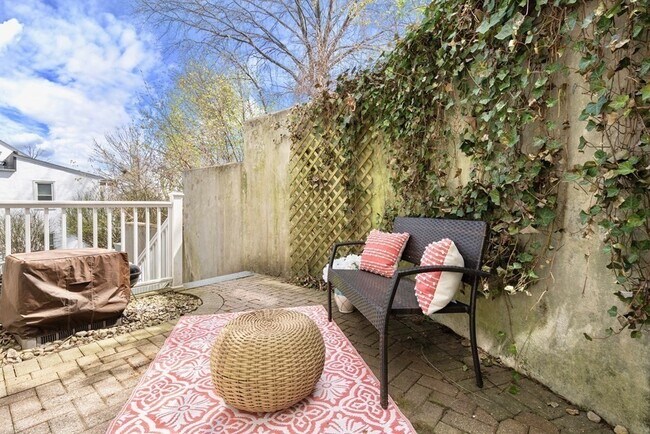 Building Photo - 43 N Mead St