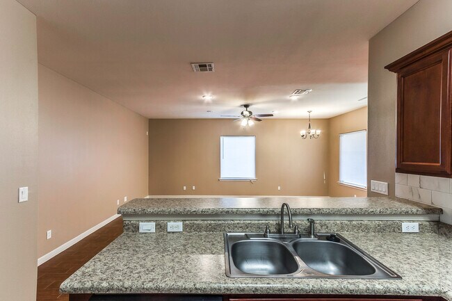 Building Photo - Home For Rent - Beautiful Single Story Hom...