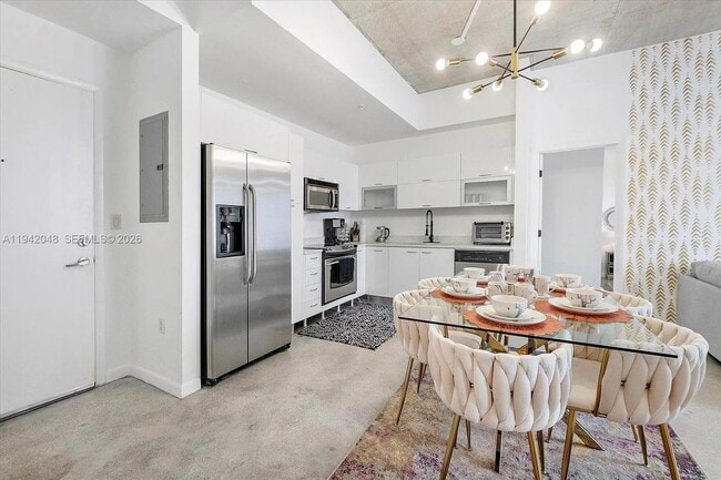 Building Photo - 133 NE 2nd Ave