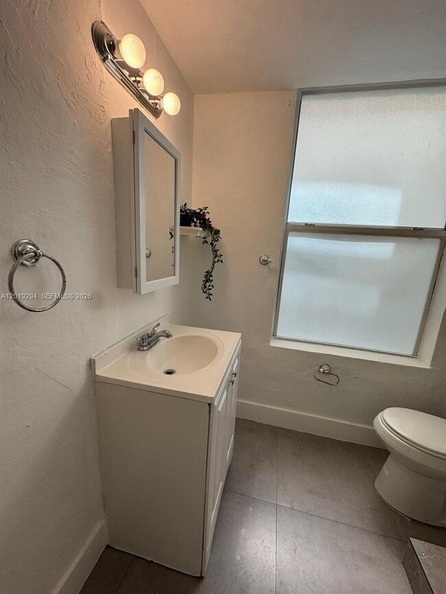 Building Photo - 119 Menores Ave