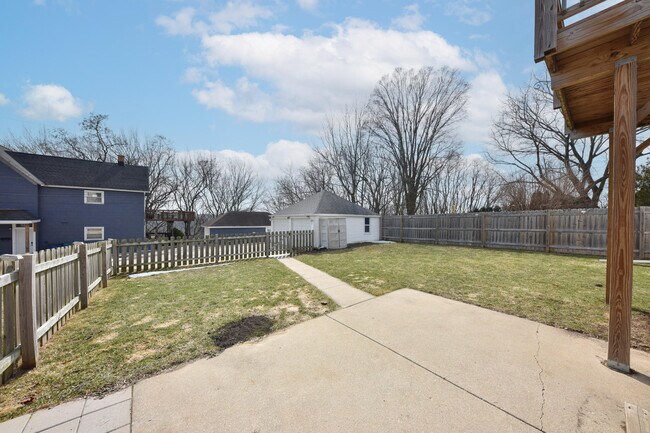 Building Photo - 309 W Washington St