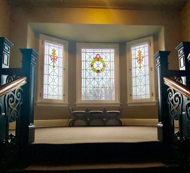 Building Photo - 803 E 6th St