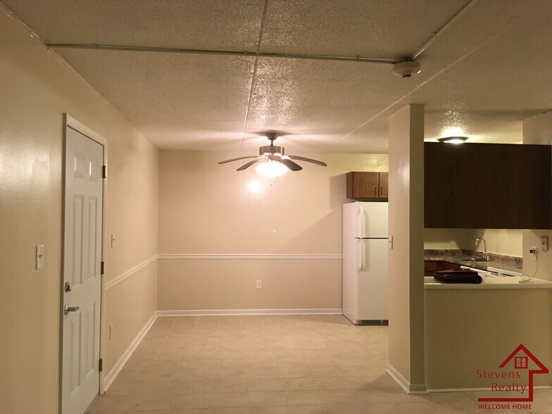 Building Photo - 915 S Seminole Dr