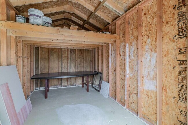 Building Photo - Beautiful home in a great location