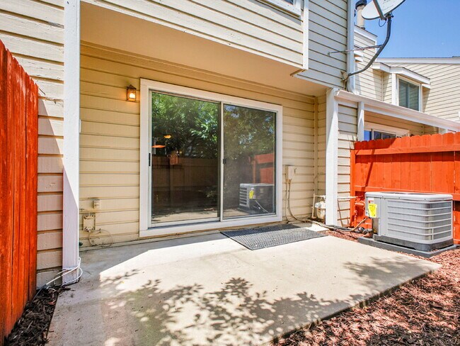 Building Photo - $2,395.00 2 bed, 2.5 bath townhome located...