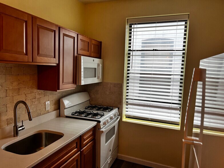 Kitchen - 649 Winthrop St