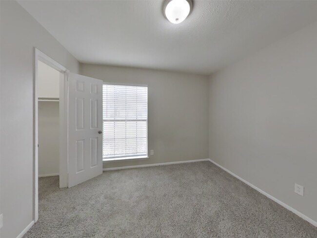 Building Photo - 11519 Perry Rd