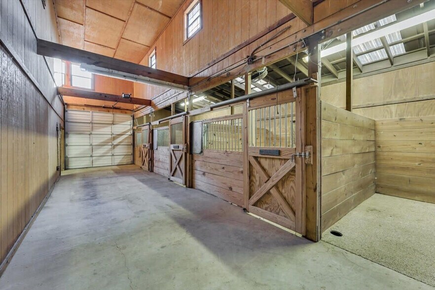 Building Photo - 9680 County Road 128-SI ID1019513P