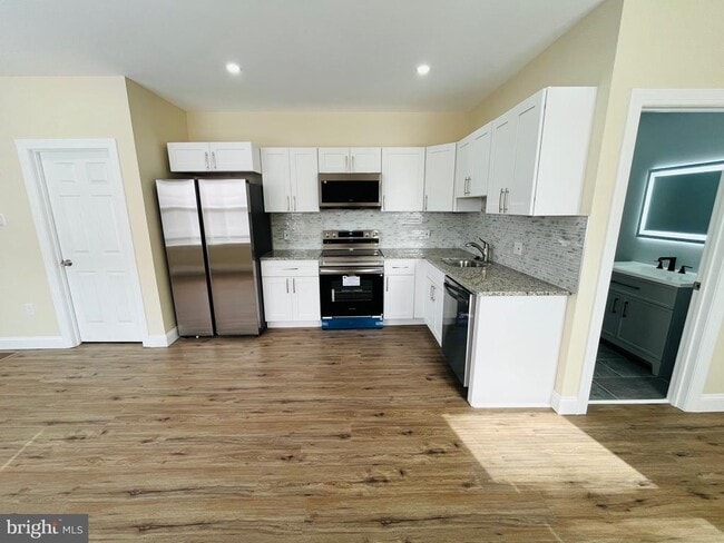 Building Photo - 633 S 57th St