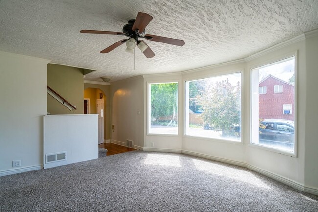 Building Photo - 10th Street