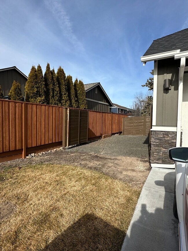 Building Photo - Beautiful Stone Creek Home | Open Layout, RV Parking & Private Pool Access