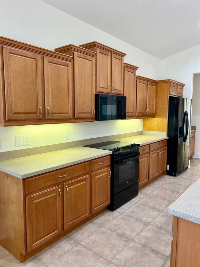 Building Photo - 2115 N Lakecrest Loop
