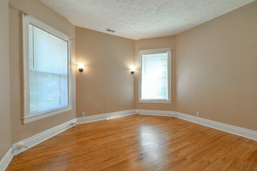 Building Photo - 1717 D St